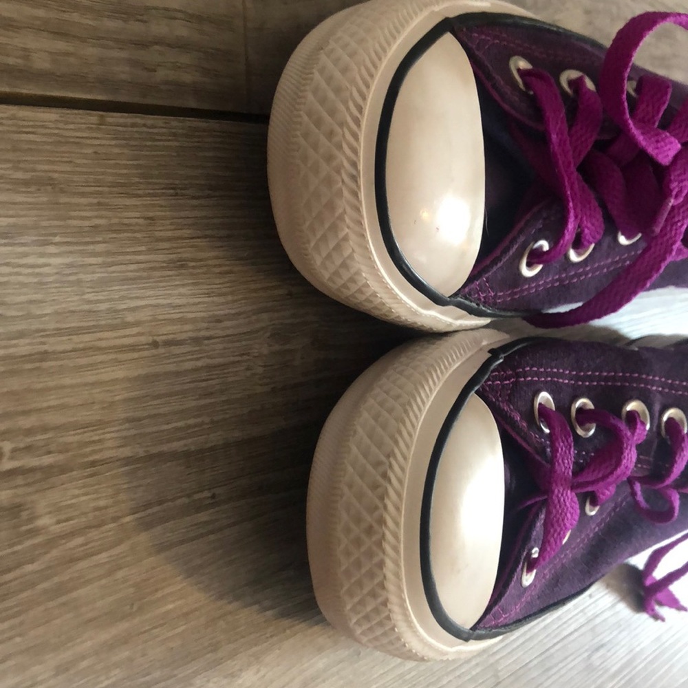 Converse - Picture 2 of 3